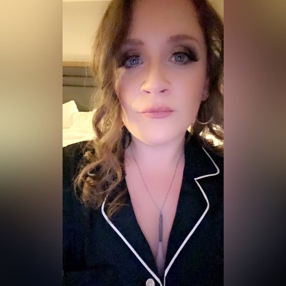 Meet your posher! Kelsie Caldwell ❤️ - Picture 2 of 4